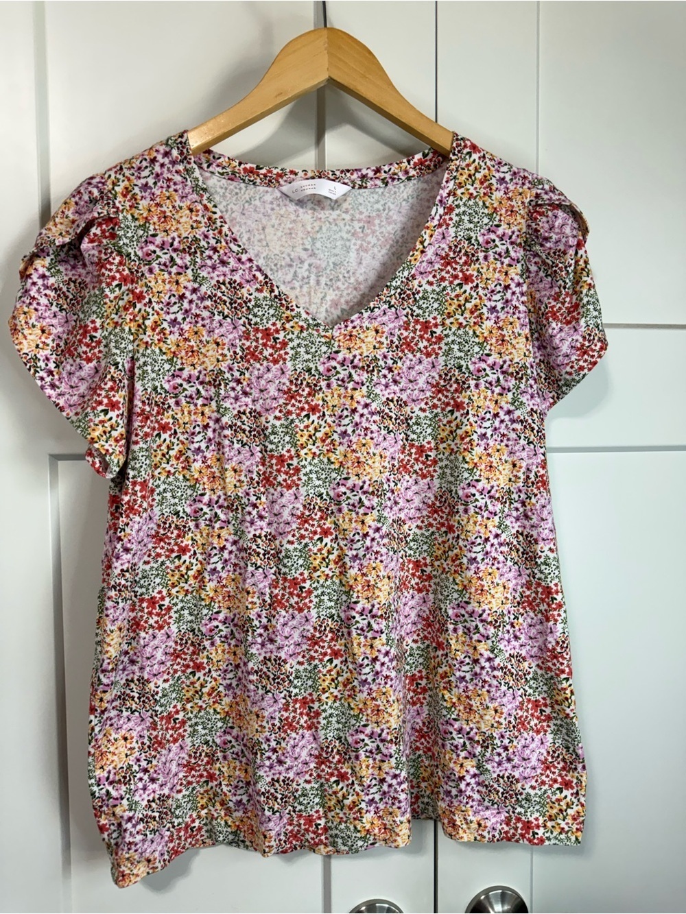 LC Lauren Conrad Floral V-Neck Blouse with Flutter Sleeves - Size Large